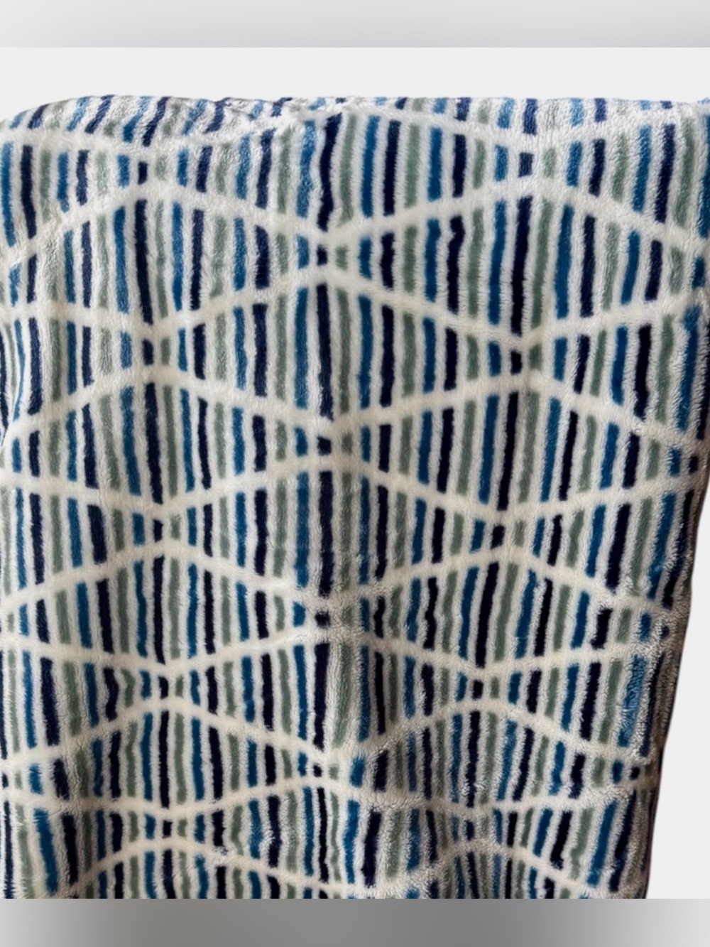 Better Homes And Gardens Ultra Plush Throw Blue Green White Recycled Polyester